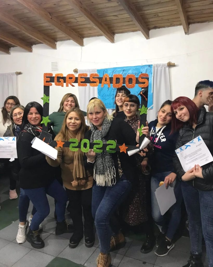 Emotivo acto de entrega de diplomas a egresad@s de capacitaciones realizadas en el Centro Comunitario Virgen de Lourdes , Olivos.