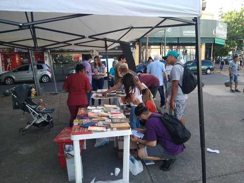 Vicente López, Suelta de Libros Gratis a Vecinos