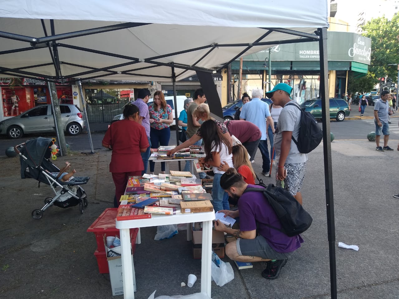 Vicente López, Suelta de Libros Gratis a Vecinos